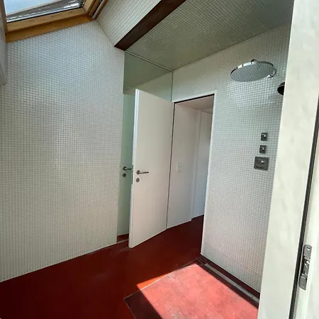 Sonnige Lichtquelle Am Bodensee 布雷根茨